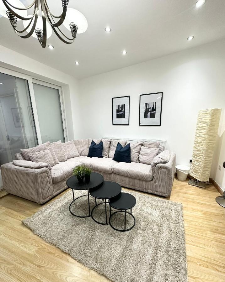 London Charm - Stylish Room In Spacious Home Dış mekan fotoğraf