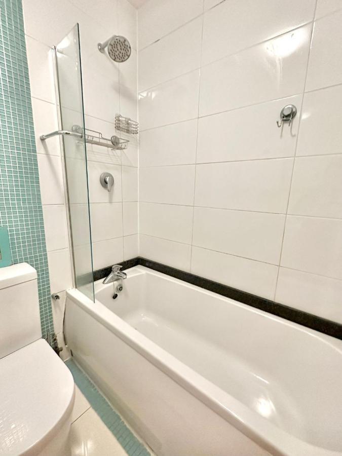 London Charm - Stylish Room In Spacious Home Dış mekan fotoğraf